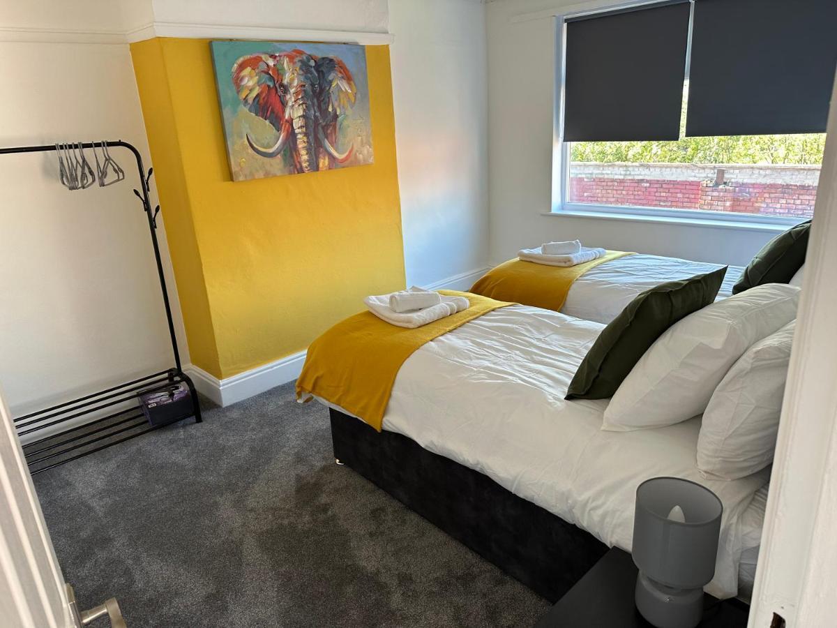 Special Rate For Bookings More Than 7 Nights, Warm Spacious Contractor House Near Liverpool City Centre Sleeps 8 Kitchen & Dining Room, Washing Machine المظهر الخارجي الصورة