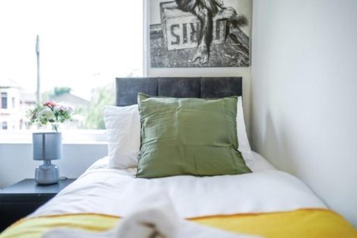 Special Rate For Bookings More Than 7 Nights, Warm Spacious Contractor House Near Liverpool City Centre Sleeps 8 Kitchen & Dining Room, Washing Machine المظهر الخارجي الصورة