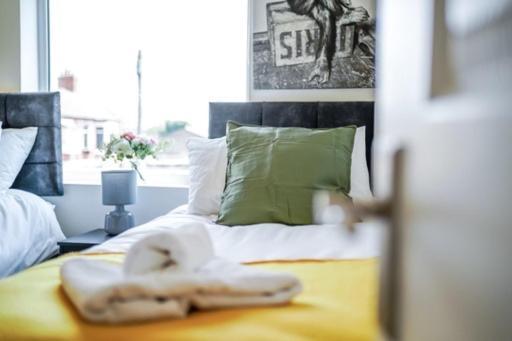 Special Rate For Bookings More Than 7 Nights, Warm Spacious Contractor House Near Liverpool City Centre Sleeps 8 Kitchen & Dining Room, Washing Machine المظهر الخارجي الصورة